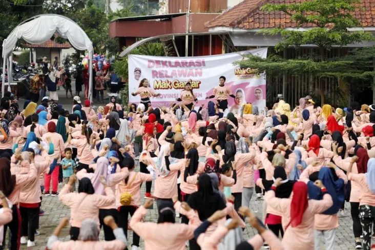 Ribuan Emak-emak di...