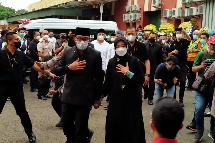 Berangkat ke Bandung,...