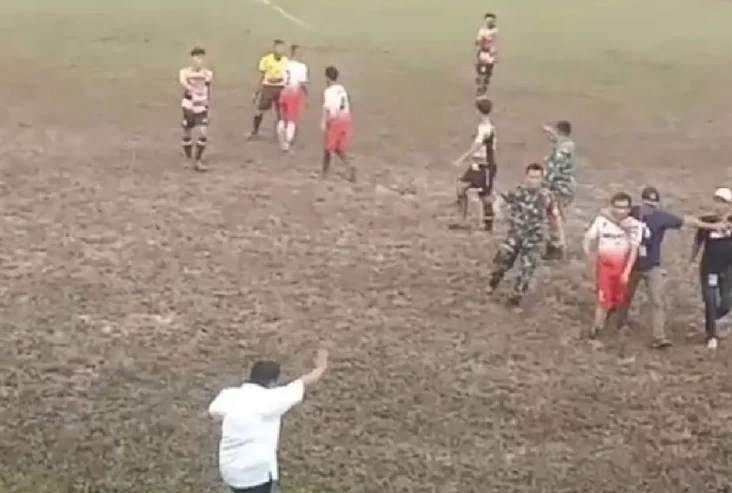 Wasit Sepak Bola Tarkam...