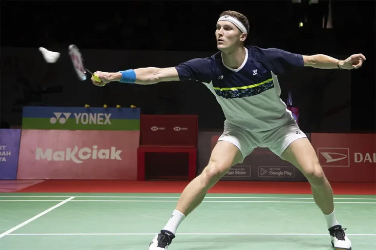 Viktor Axelsen Merendah...
