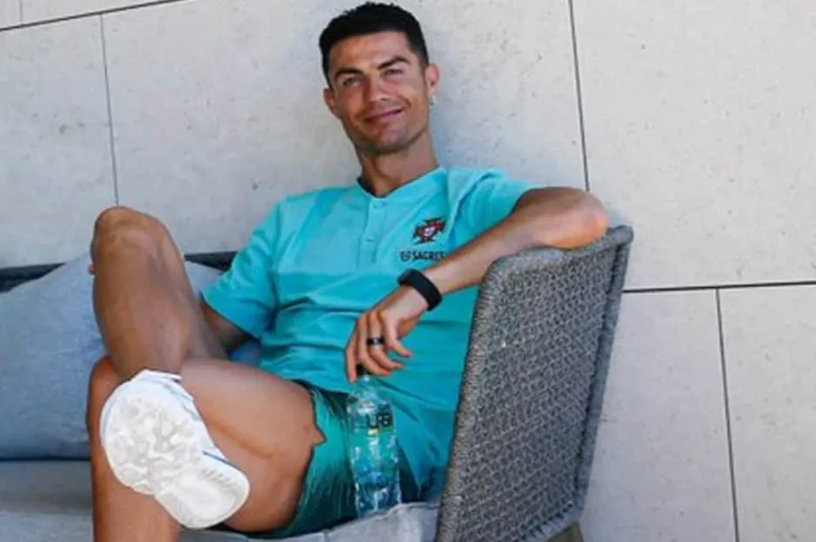 Plong! Cristiano Ronaldo...