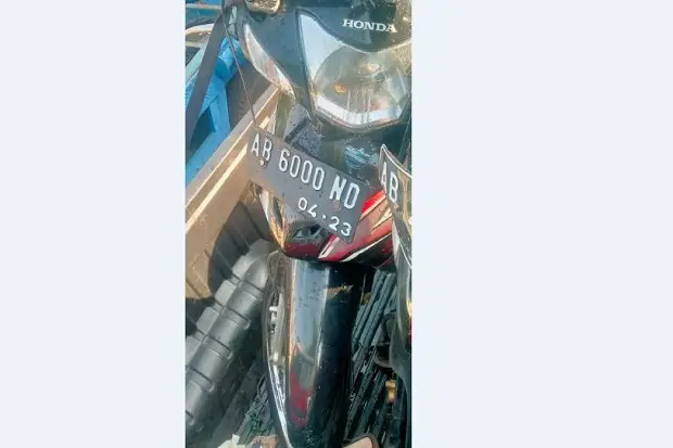 Terobos Lampu Merah,...