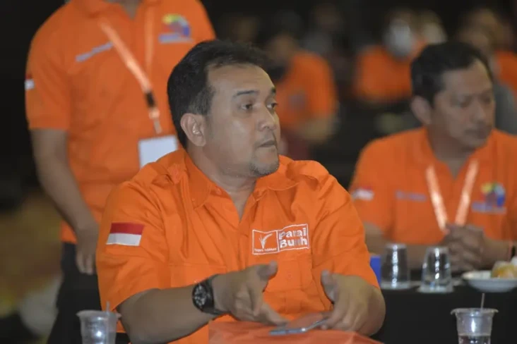 Partai Buruh Laporkan...