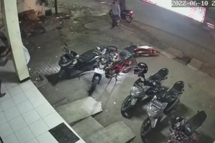 Tepergok, Maling Motor...