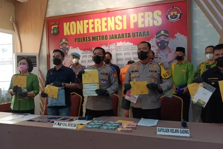 Modus Tukar Uang, Pria...
