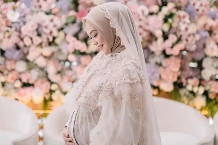 Hamil Besar, Ria Ricis...