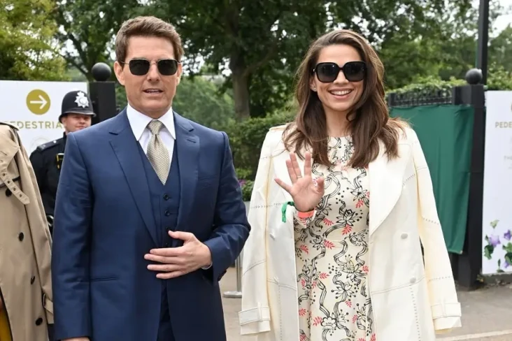 Tom Cruise dan Hayley...