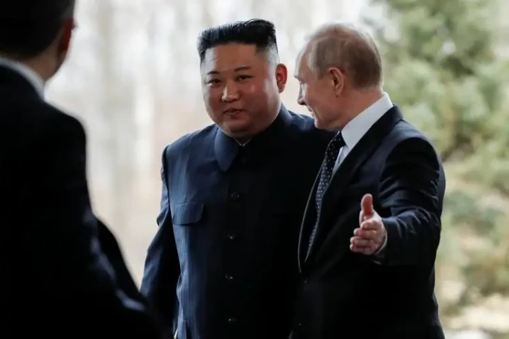 Sambut Hari Rusia, Kim...