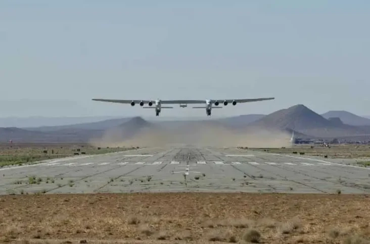 Pesawat Roc Stratolaunch...