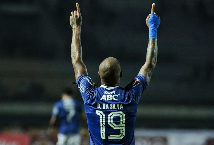 Cetak Gol Perdana di...