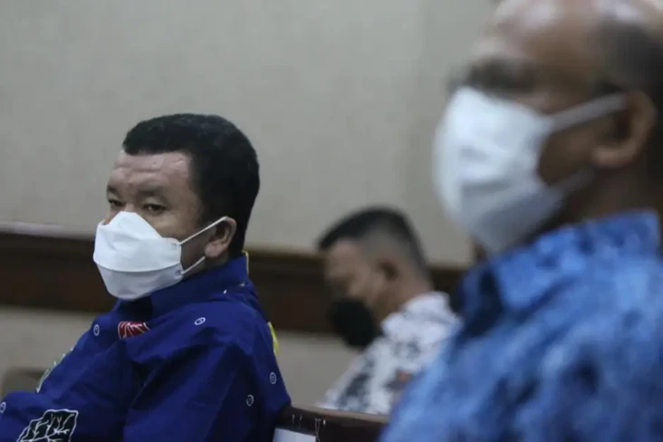 2 Mantan Pejabat Pajak...