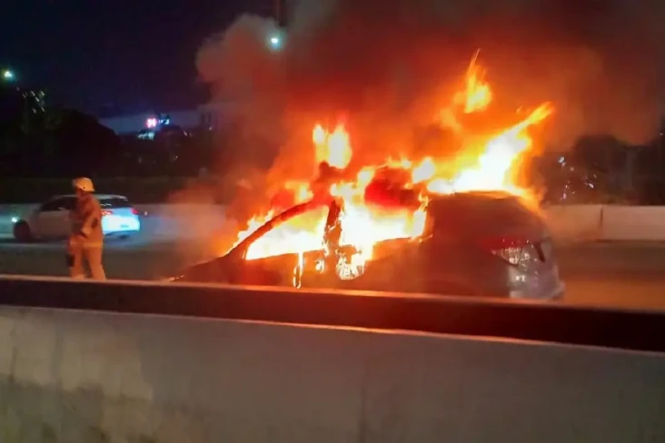 Mobil HRV Terbakar di...
