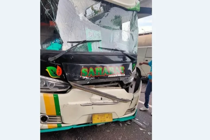 Bus Rombongan Calon...