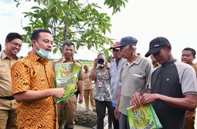 Petani Bulukumba Beri...