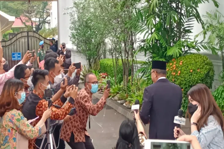 Jelang Reshuffle Kabinet,...