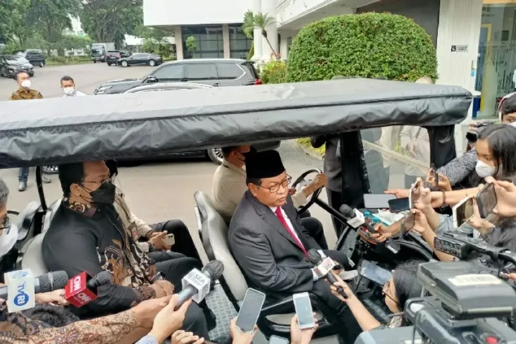 Seskab Pramono Soal...