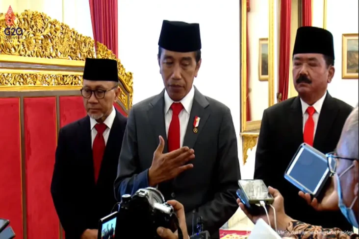 Jokowi Tunjuk Zulhas...