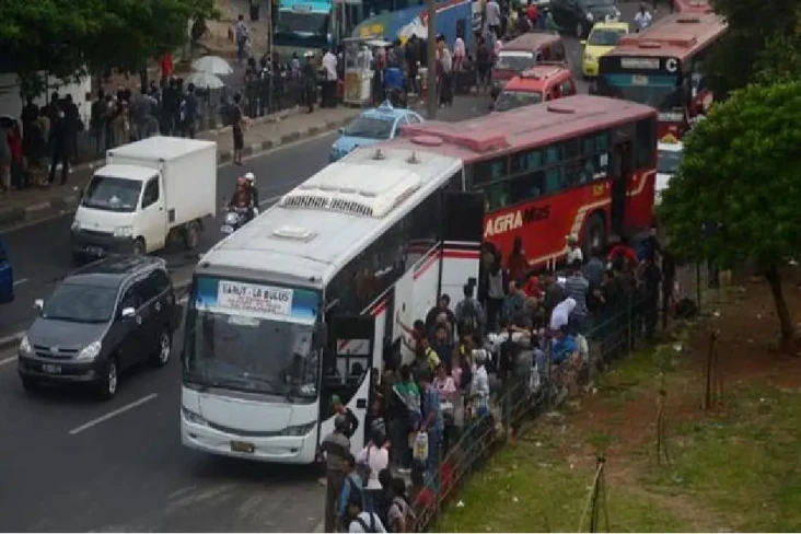 Terminal Bayangan Menjamur...