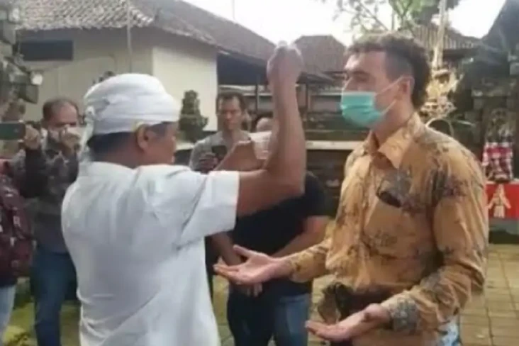 Bule Pemanjat Pohon...