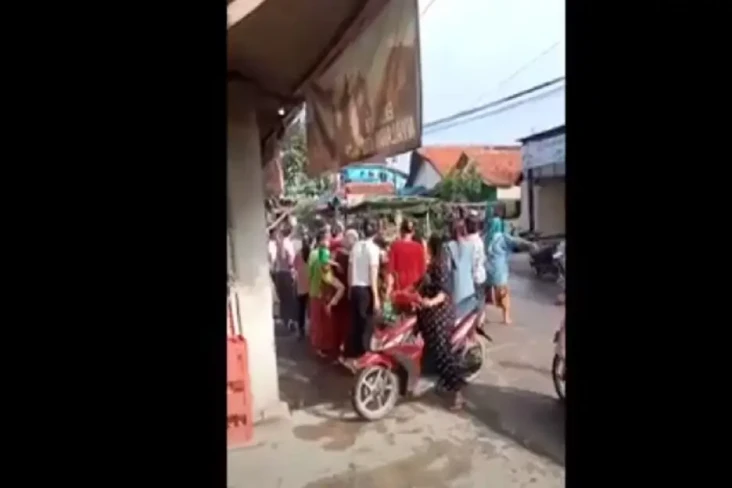 Viral! Seorang Ibu di...