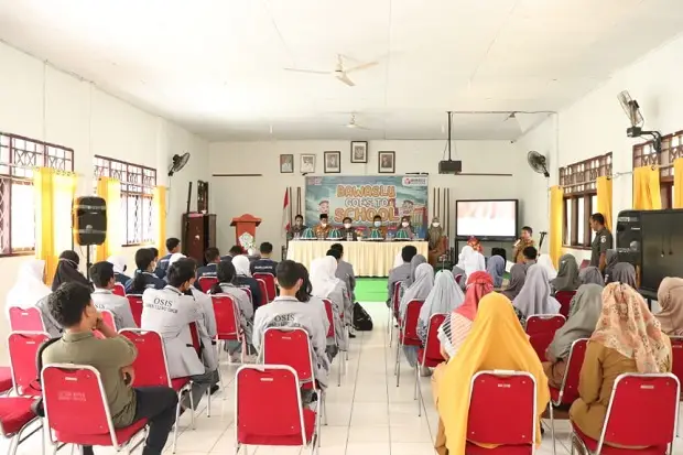 Bawaslu Lutim Edukasi...