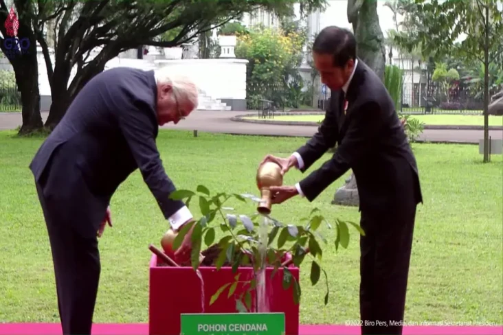 Jokowi Sambut Kunjungan...