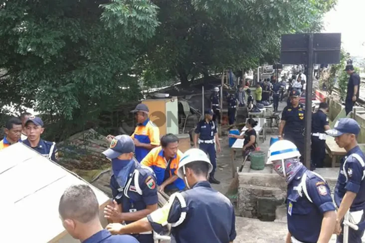 Pemkot Jaktim dan PT...