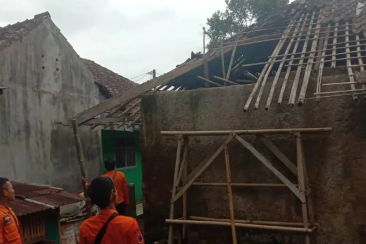 Angin Puting Beliung...