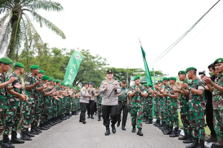 Sambangi Markas TNI...