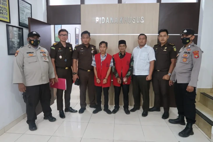 Kepala dan Sekretaris...