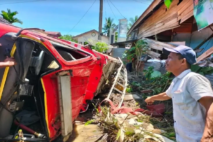 Mobil Damkar Aceh Barat...