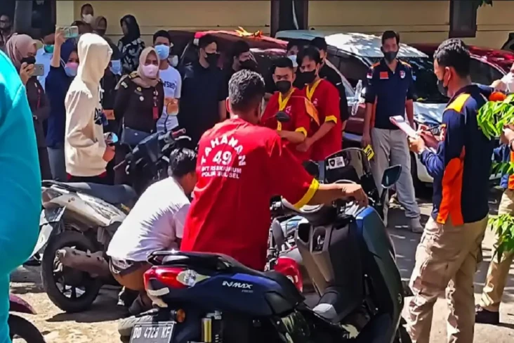 6 Oknum Polisi Jadi...