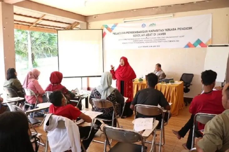 Kemendikbudristek Tingkatkan...