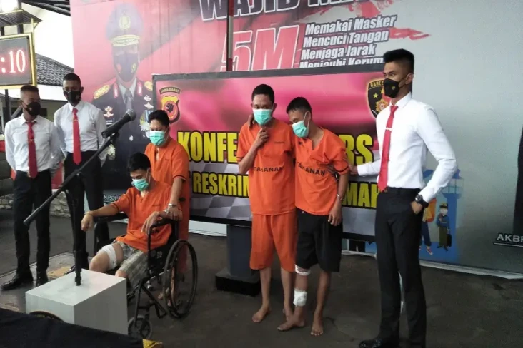 Komplotan Spesialis...