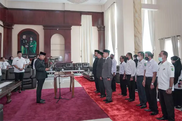 Mutasi, Empat Kepala...