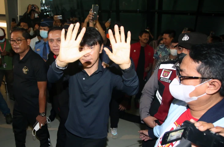Shin Tae-yong Latih...