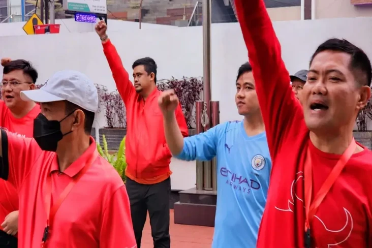 Gibran, Ganjar dan Ratusan...