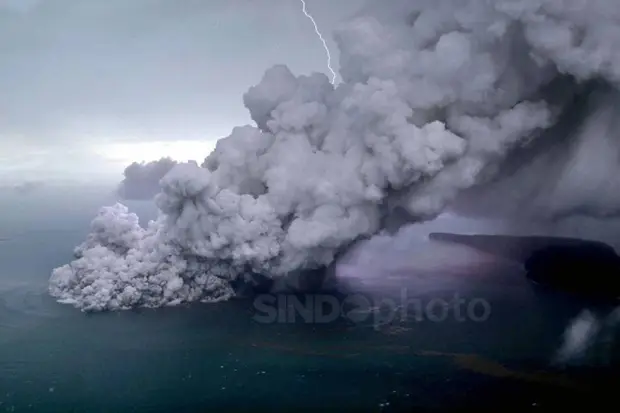 Gunung Anak Krakatau...