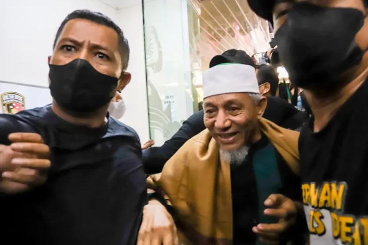 Berawal dari Konvoi,...