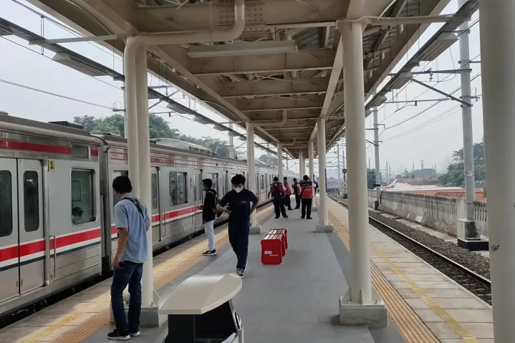 Hari Ini, Stasiun Matraman...