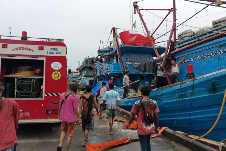 Kapal Ikan di Pelabuhan...