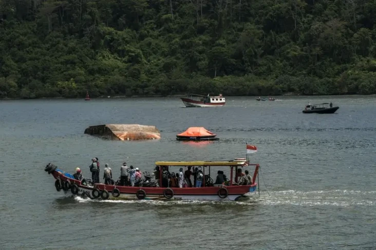 Kapal Pengangkut 30...