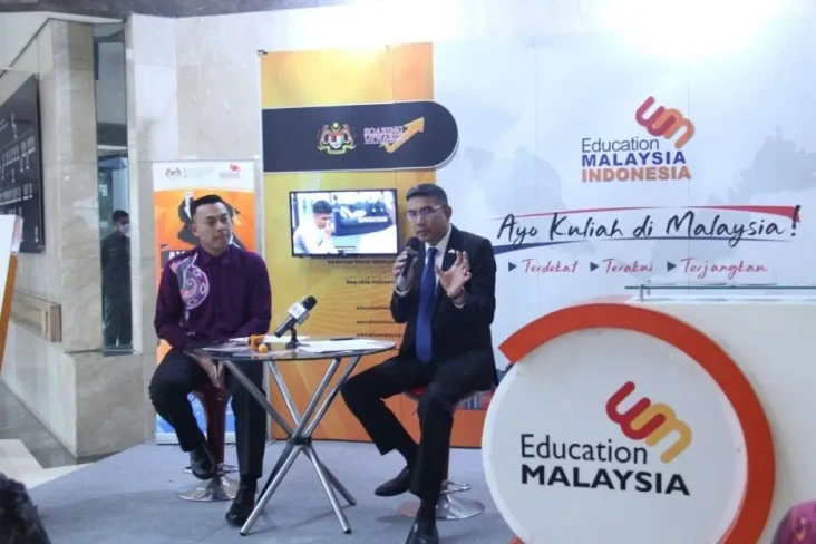 Kenalkan Universitas,...