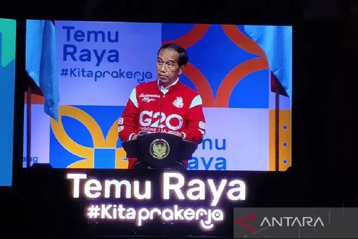 Jokowi Sebut Menko Perekonomian...