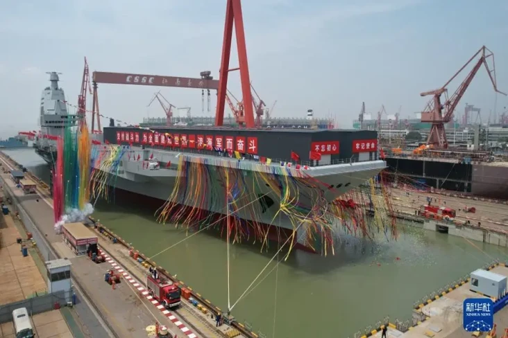 China Luncurkan Kapal...