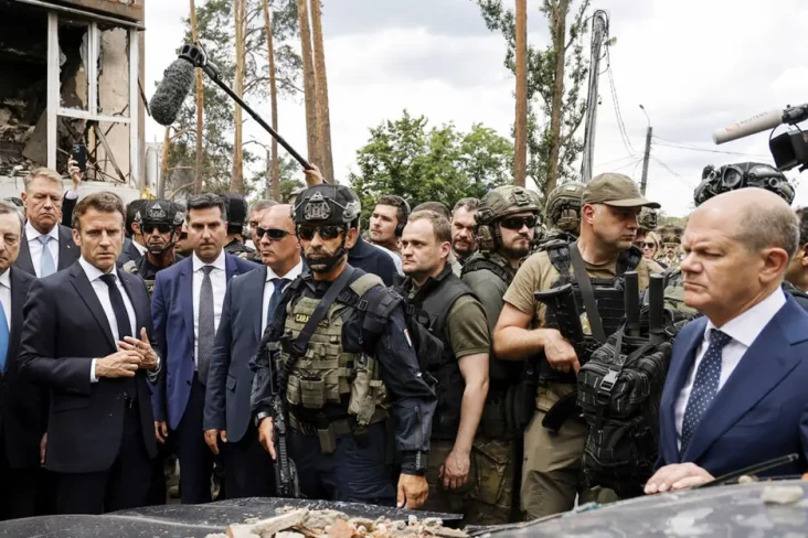 Macron: Ukraina Harus...