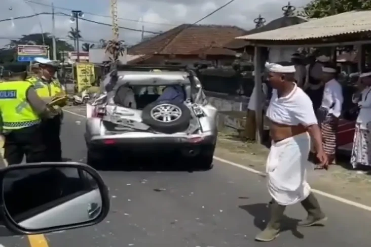 Sopir dan Kernet Bus...