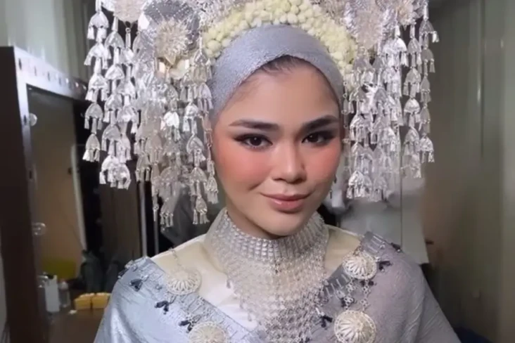 Sivia Azizah Resmi Menikah,...