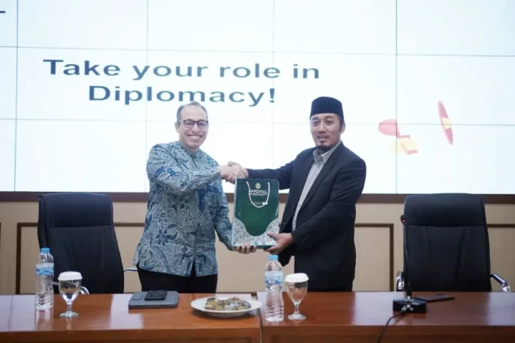 Staf Ahli Kemlu Muhsin...