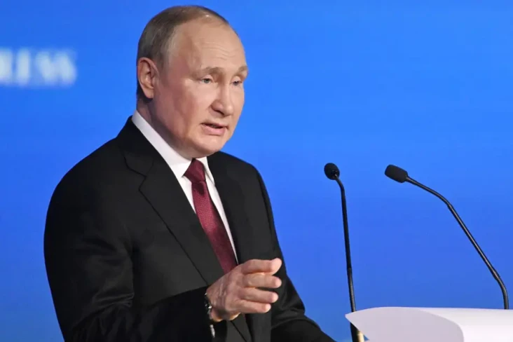 Putin Kutuk Sanksi Barat,...
